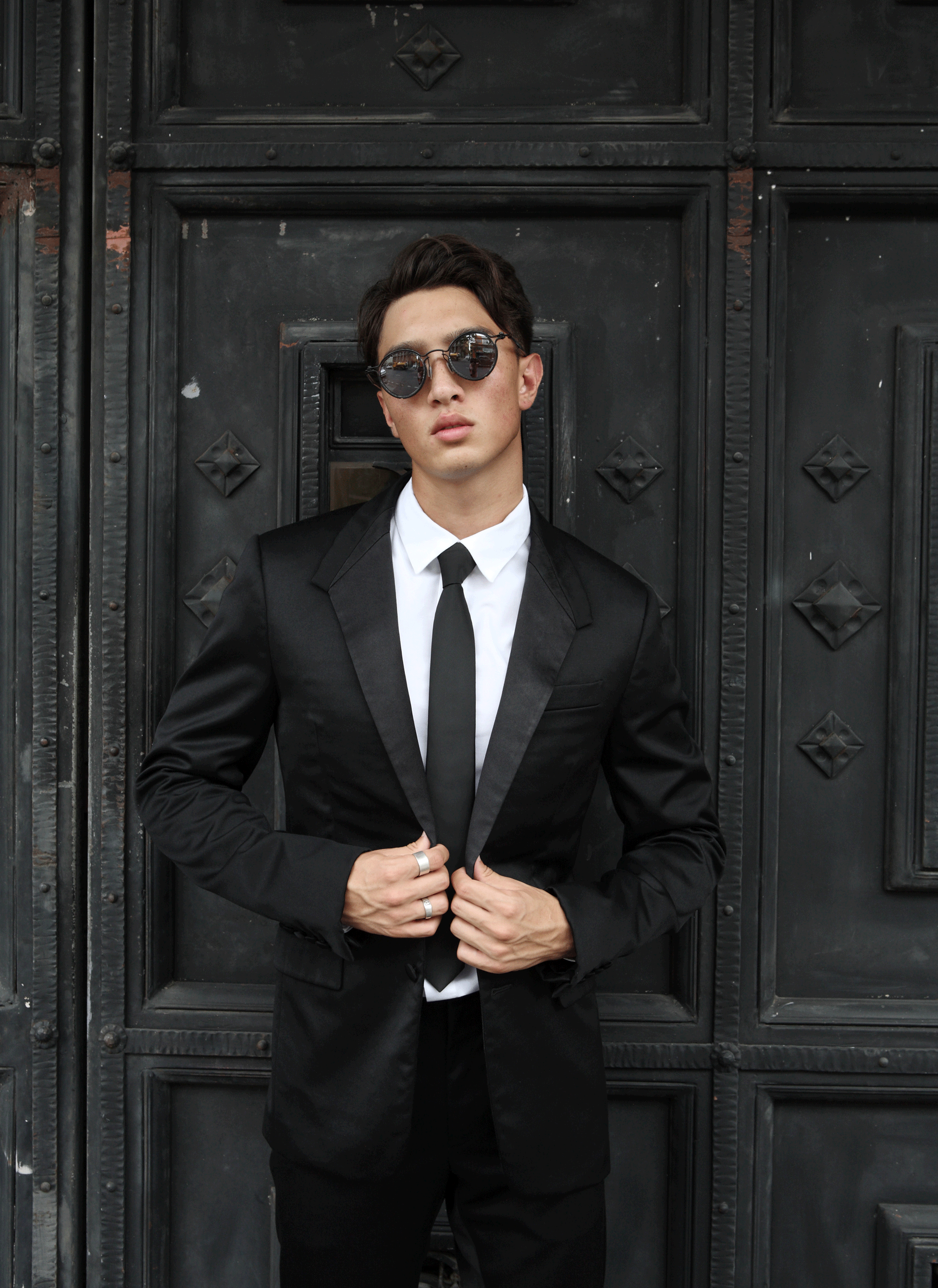 clothes : GIVENCHY / sunglasses : TAVAT