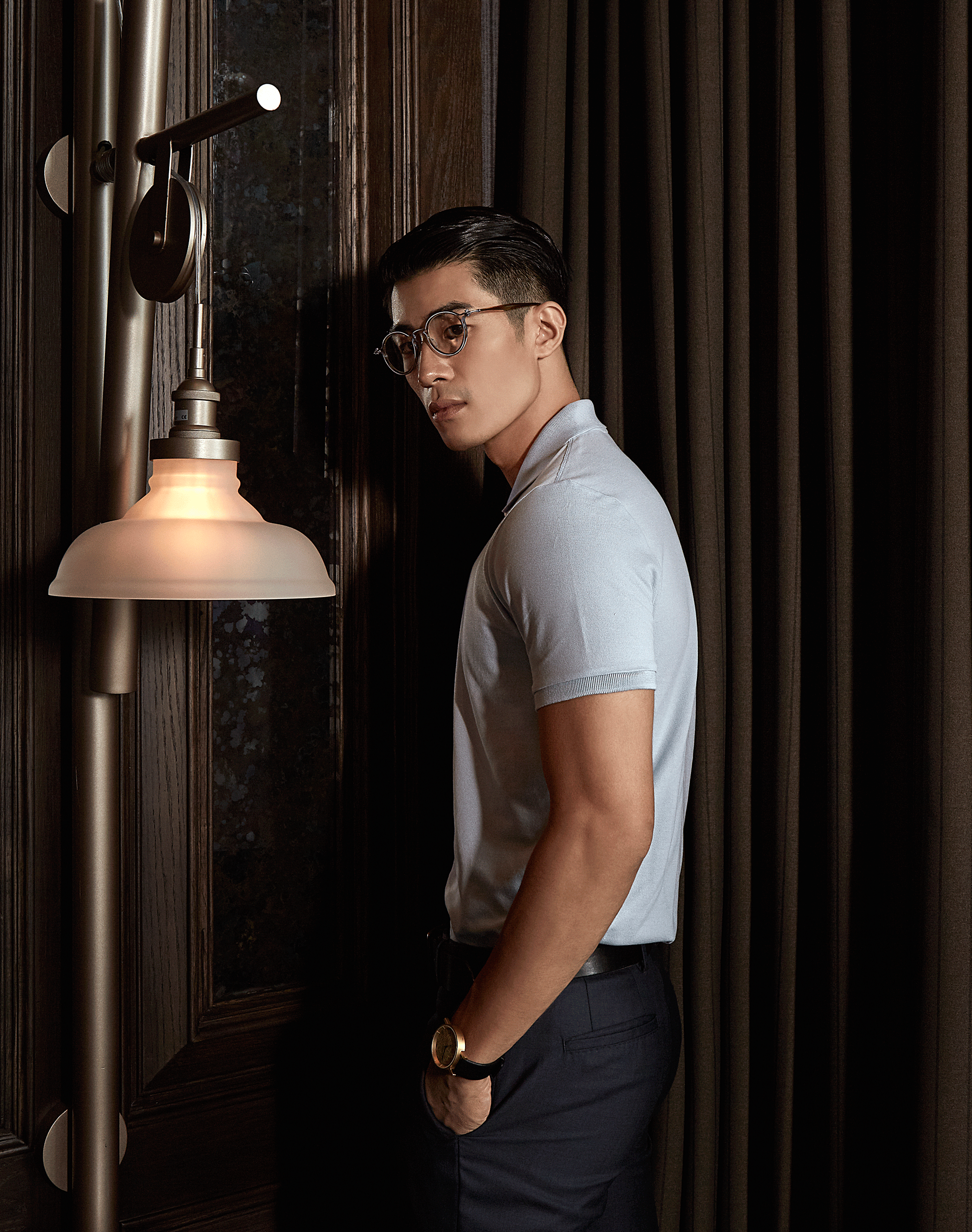 clothes : MARBLE & WOOD / eyeglasses : TAVAT / watch : FORREST