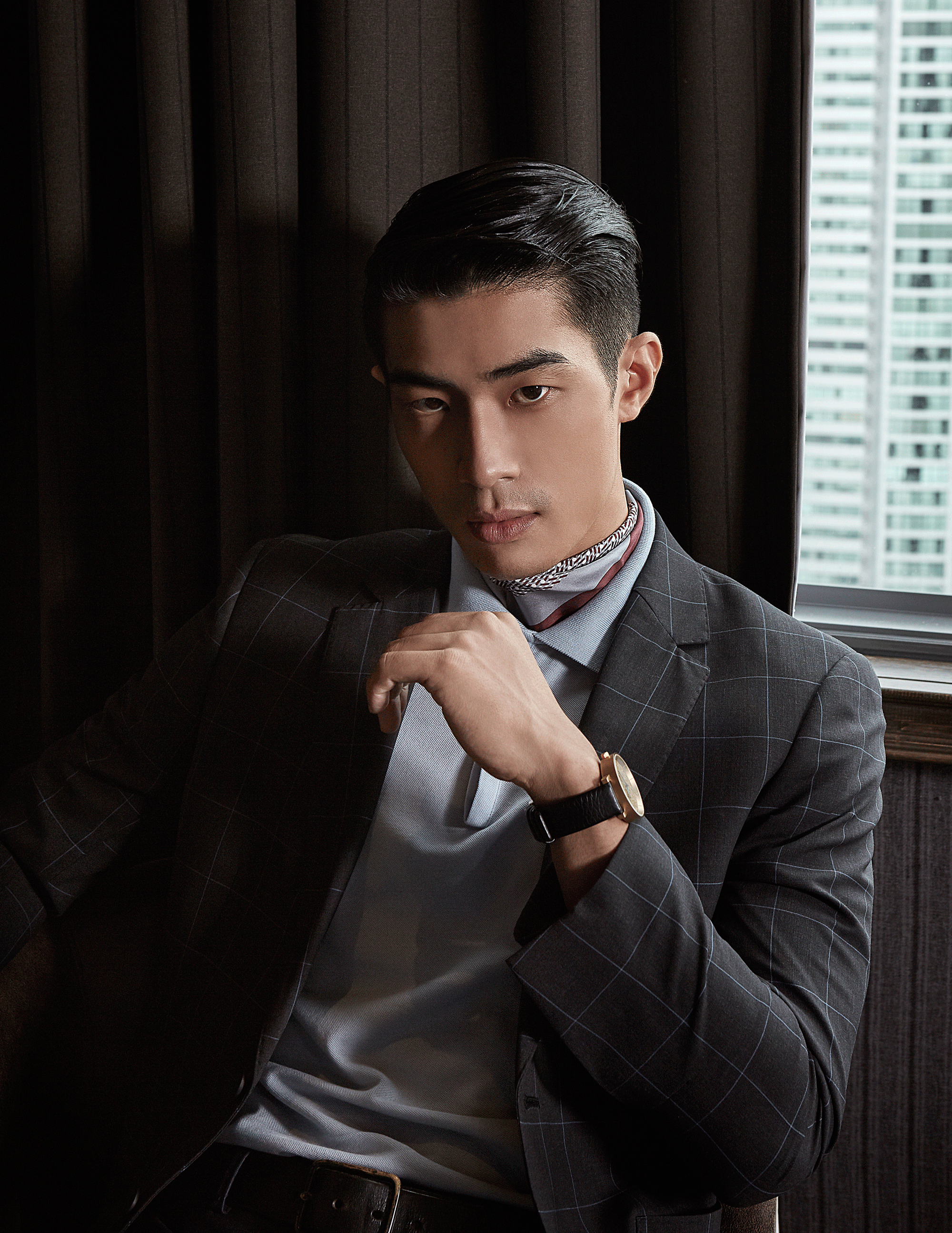 clothes : MARBLE & WOOD / watch : FORREST