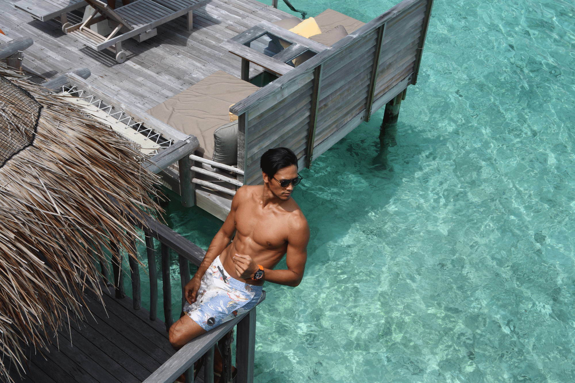 shorts : QUIKSILVER / sunglasses : TAVAT watch : ALPINA ALPINERX