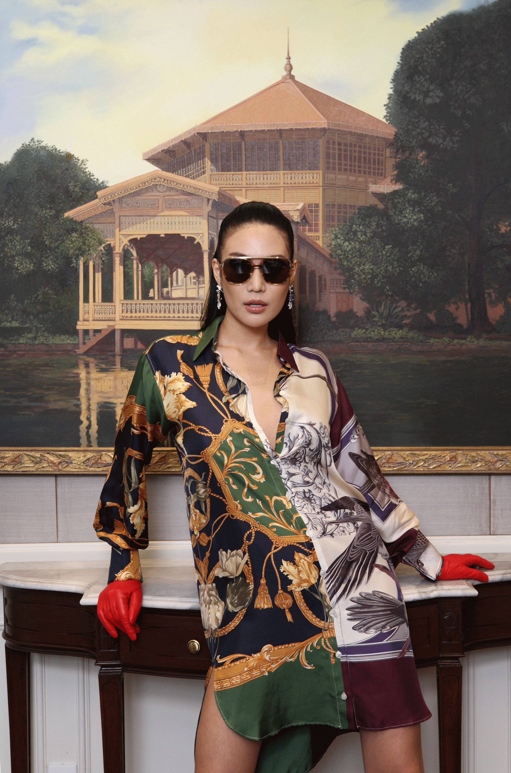 clothes : Salvatore Ferragamo / sunglasses : Blake Kuwahara / earrings : 77th