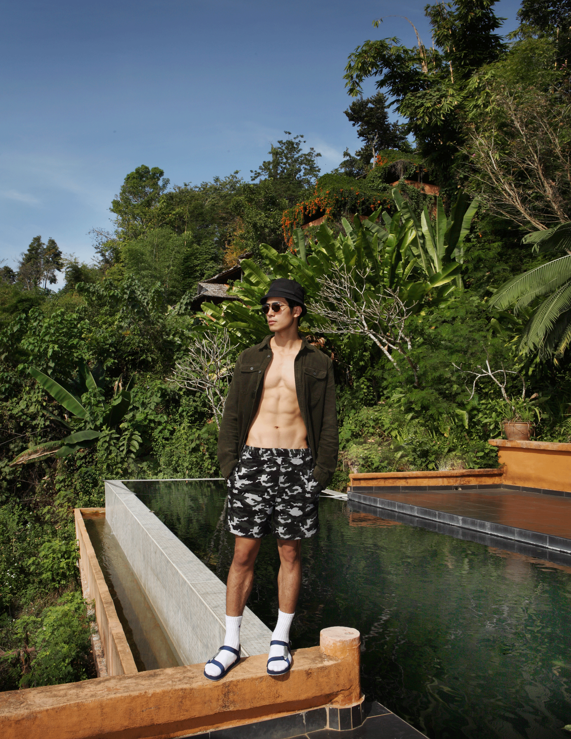 shorts : Black Barrett / sunglasses : TAVAT