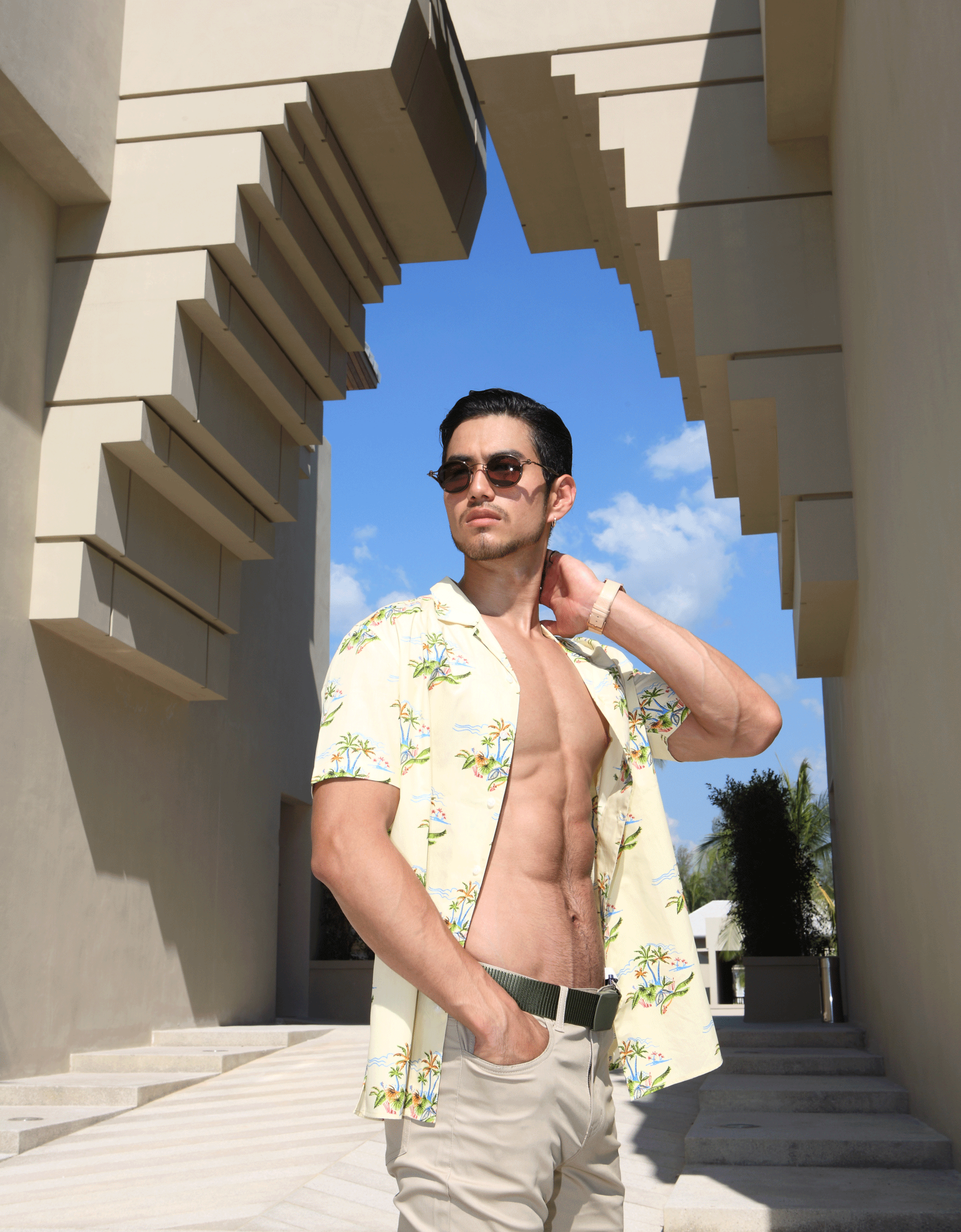clothes : G2000 / watch : FORREST / sunglasses : TAVAT