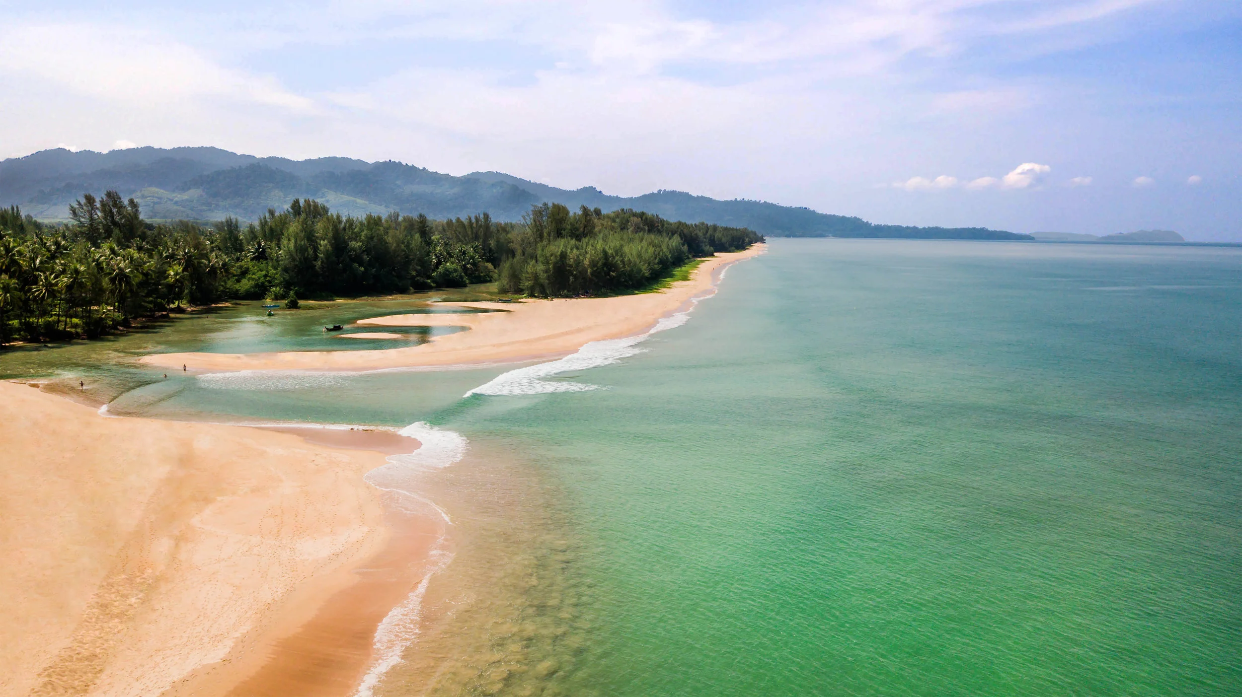 01_Beach_in_front_of_Devasom.jpg