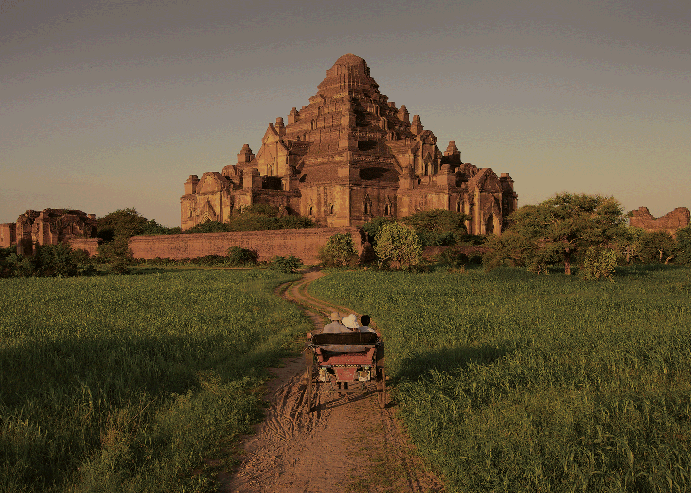 Photo Cr : Belmond Road to Mandalay Traditional Horse Cart Ride in Bagan