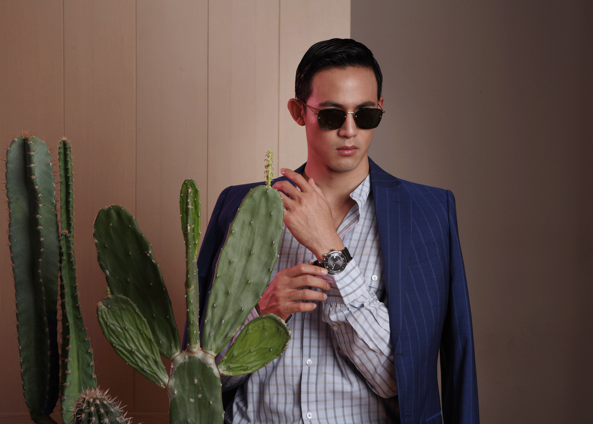 clothes : Blaack by G2000 / sunglasses : SPEKTRE watch : Alpina Seastrong Diver Heritage
