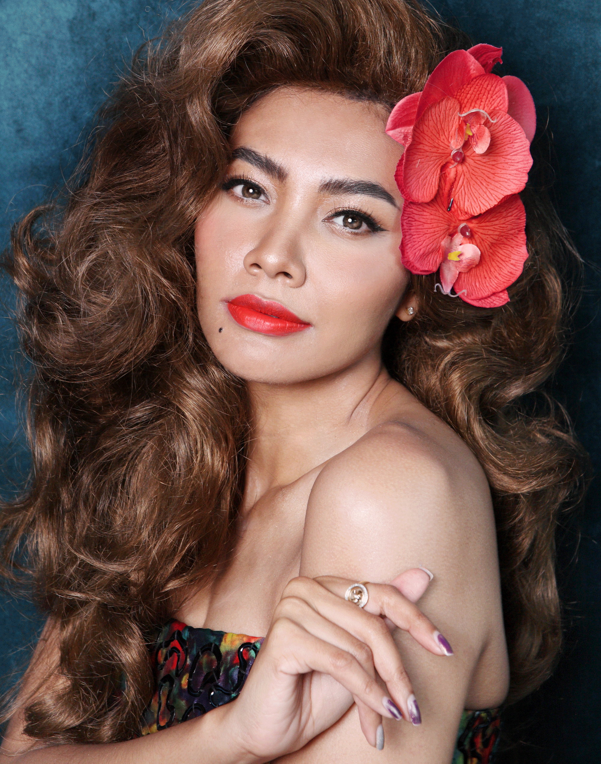 NARS NO RULES JUST LIPS: แก้มใช้ NEW Nars Matte Lipstick สี Heat Wave แดงสดขับผิวให้ดูกระจ่างใสมีออร่า เนื้อแมตต์ หนึ่งในลิปสติกใหม่จาก NARS ที่มีให้เลือกกว่า 60 เฉดสี เพื่อฉลองการครบรอบ 25 ปี #norulesjustlips #narsthailand #nars25anniversary