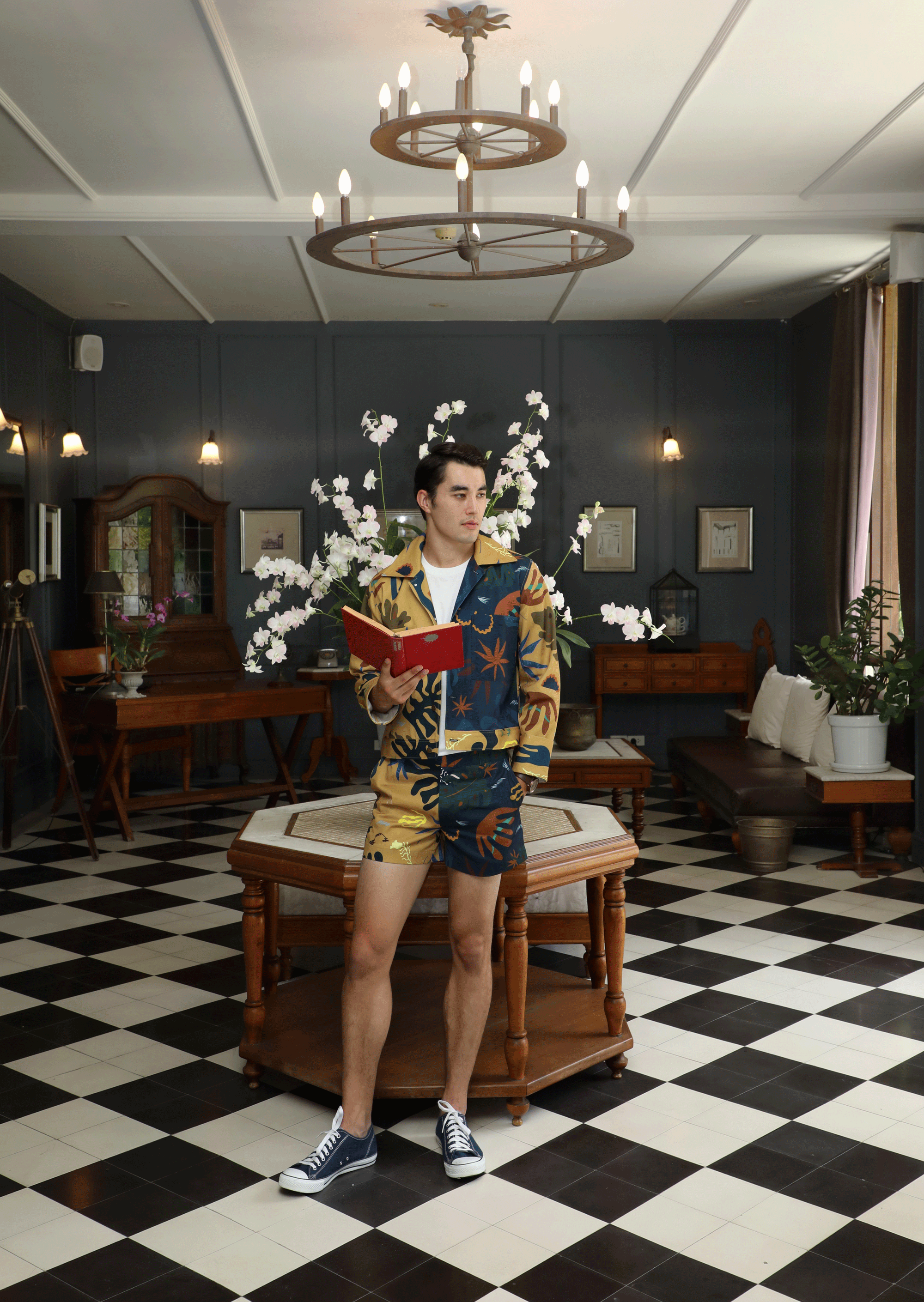 jacket and shorts : Leisure Projects / tshirt : JOCKEY / watch : FORREST