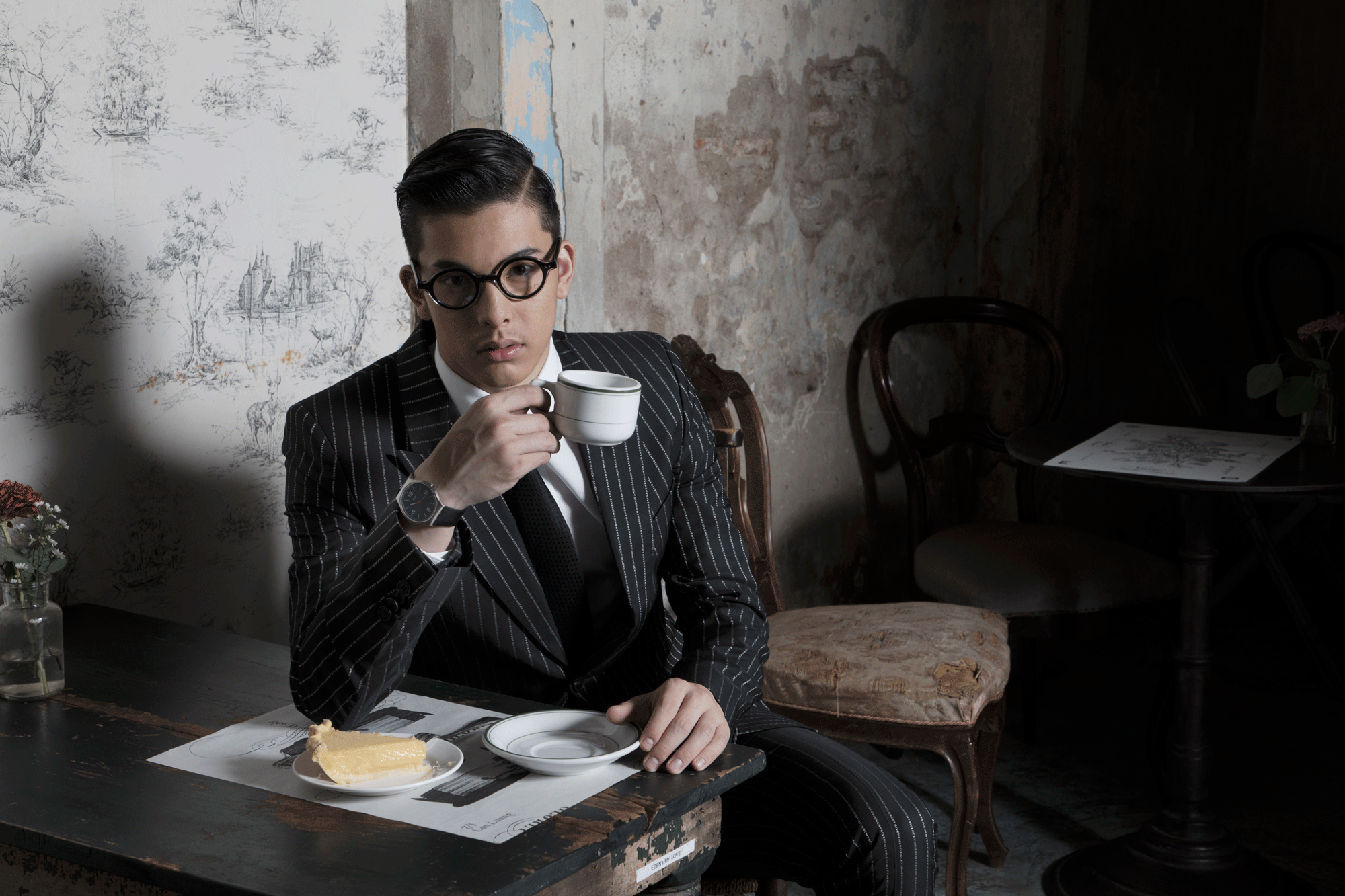 clothes : GIVENCHY / eyeglasses : Blake Kuwahara watch : SWATCH - SKINBLACK