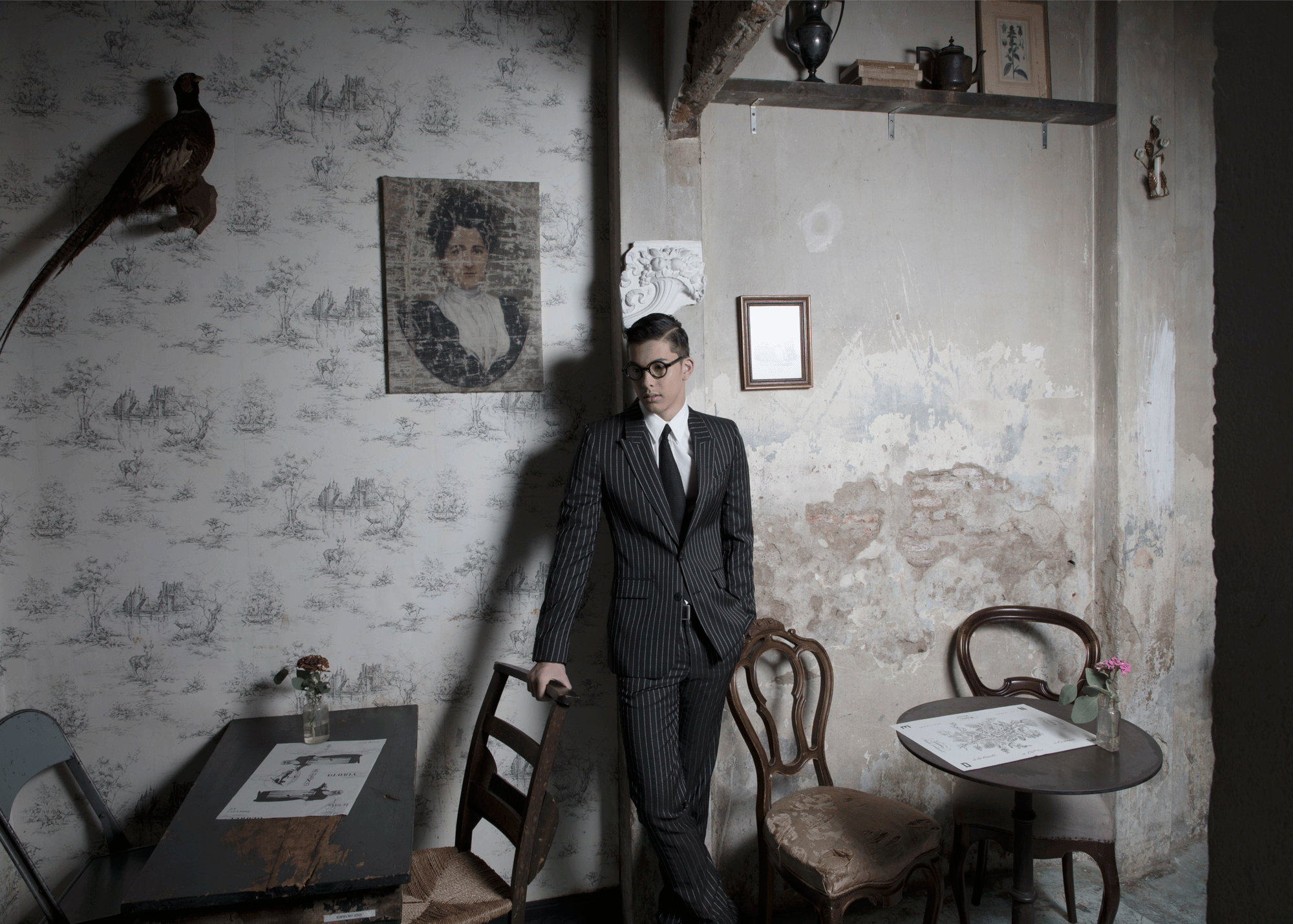 clothes : GIVENCHY / eyeglasses : Blake Kuwahara watch : SWATCH - SKINBLACK