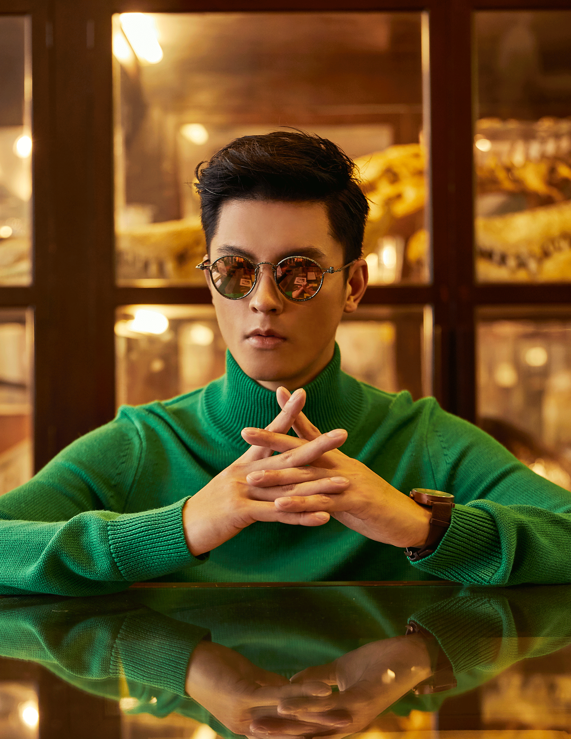 sweater : CK Calvin Klein / sunglasses : TAVAT / watch : FORREST