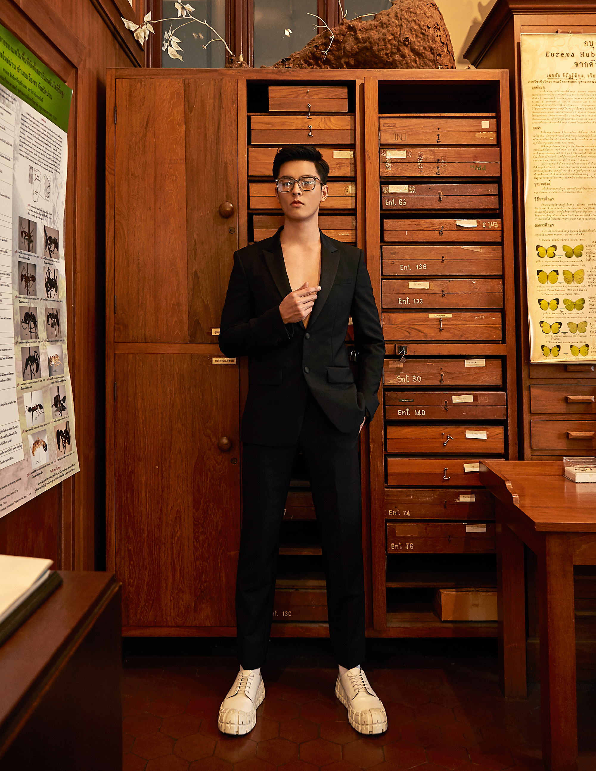 clothes : GIVENCHY / shoes : PRADA