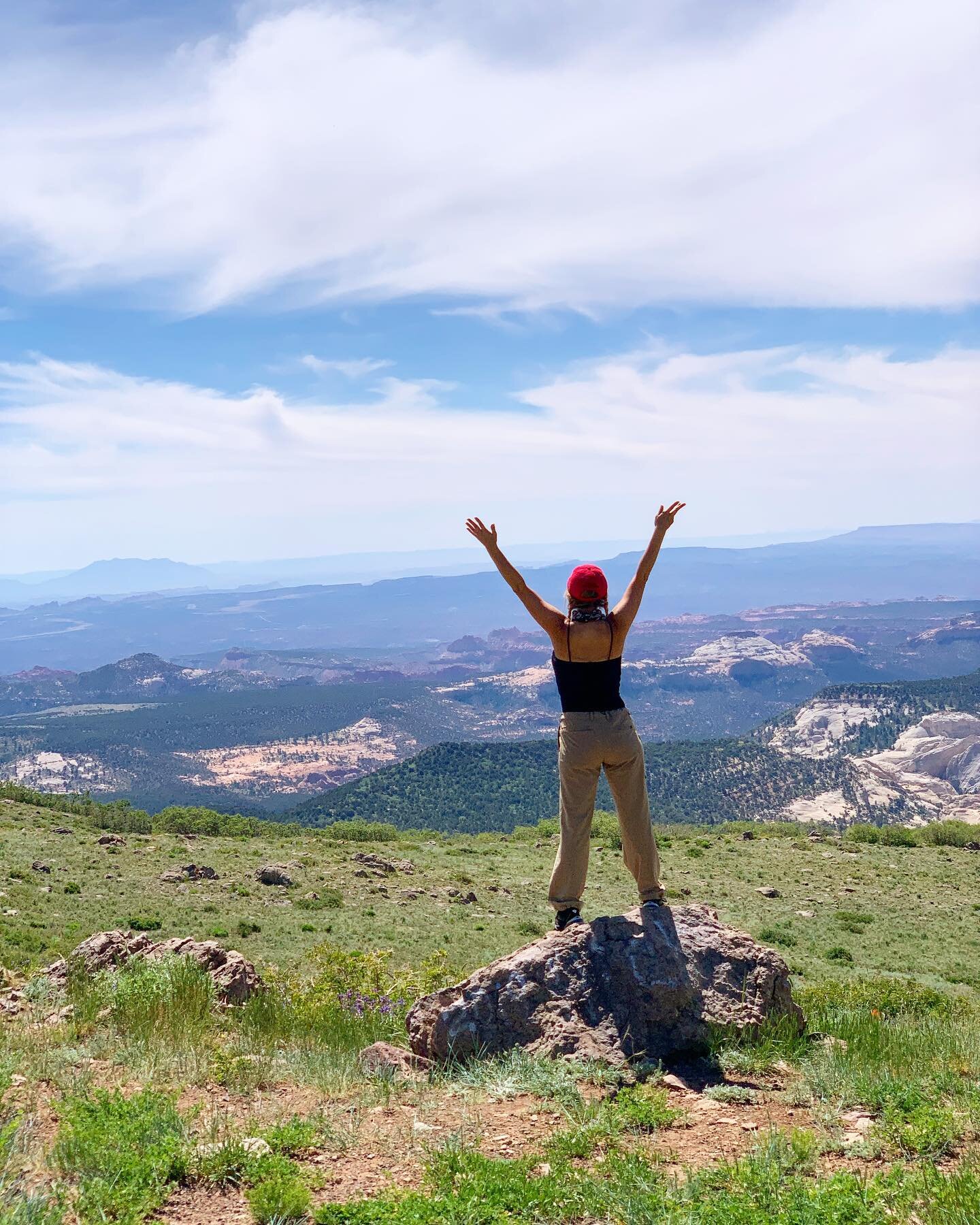 &ldquo;When one tugs at a single thing in nature, she finds it attached to the rest of the world.&rdquo; ~John Muir
..
📷 @patronskis
..
#nationalpark #nationalmonuments #nationalforest #nature #creation #beauty #stillness #presence #stopfracking #su