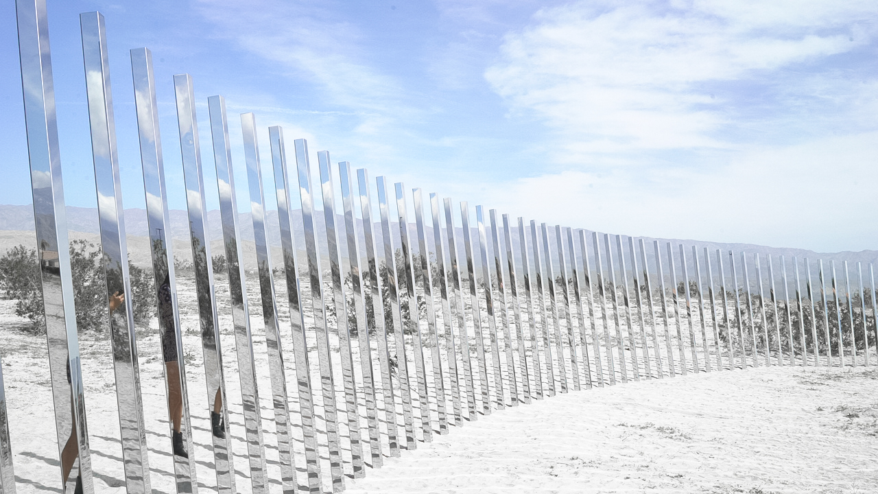 Philip K Smith III: The Circle of Land and Sky defines a reflective space within the desert, composed entirely of the environment’s two most prominent physical characteristics.