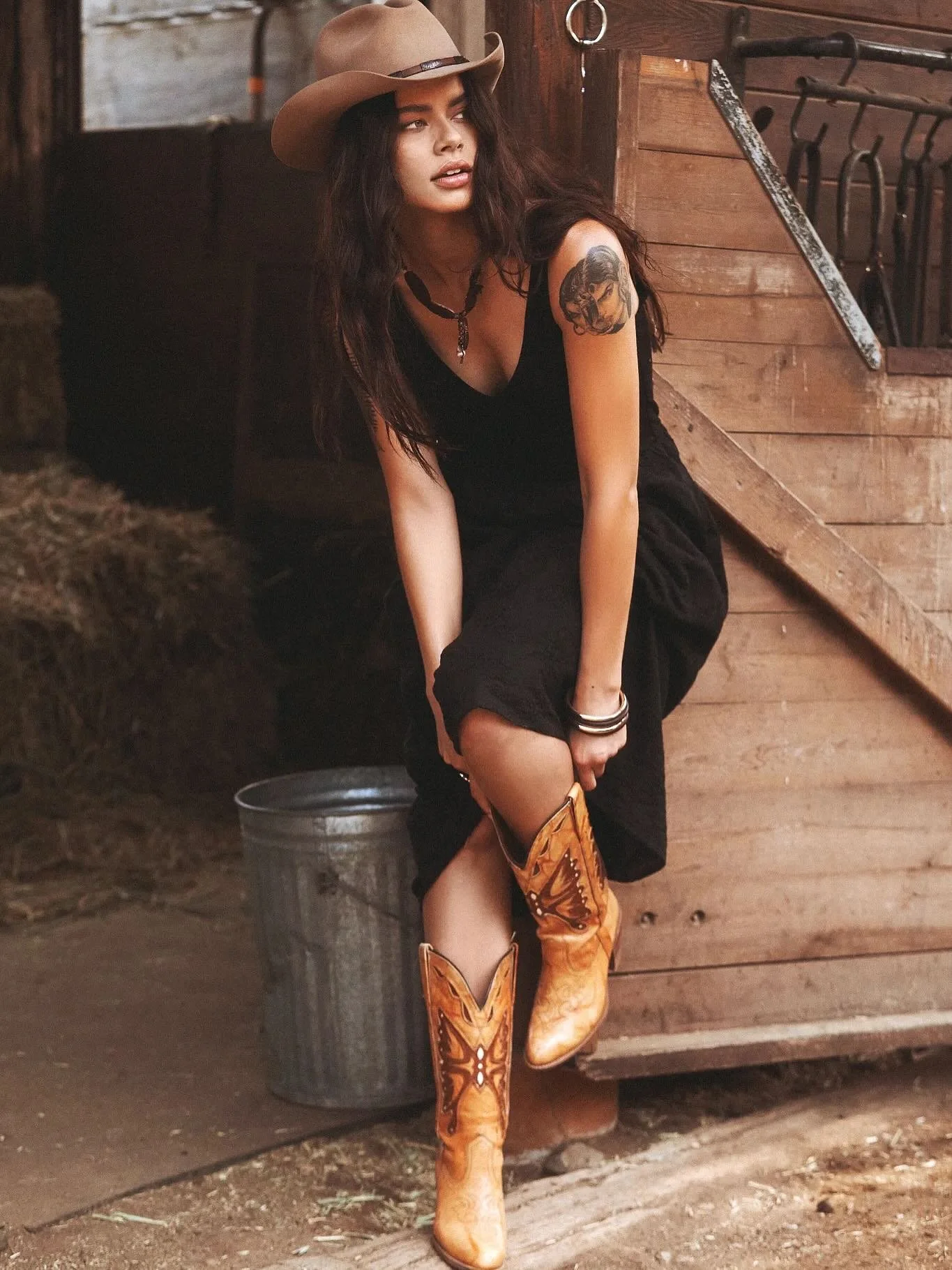 New work with @78andsunnyapparel is giving my favorite Home Sweet Home vibe 🐴 @lucy.tilden shot by @adamfranzino #catwrightstyle