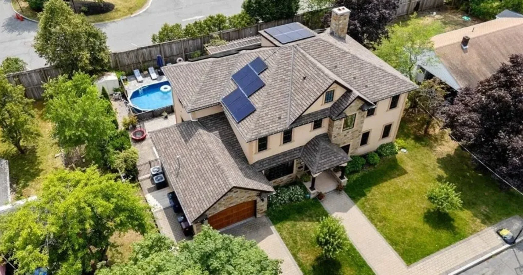 😍Check out this beautiful multifamily, with 5,253 square feet of indoor space and in a 8, 002 square foot lot this home boast spacious living. Want to se this home, located in Revere?
This home is listed by an agent not affiliated with our office.