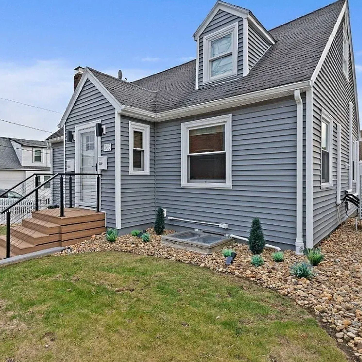 For Sale❗266 Mountain Ave, Revere MA | 5 bedroom | 3 bathrooms | 2,558 sq. ft.

This home is perfect for buyers or investors looking to find a place with something for everyone. With new updates and finishes, and located close to Revere Beach and und