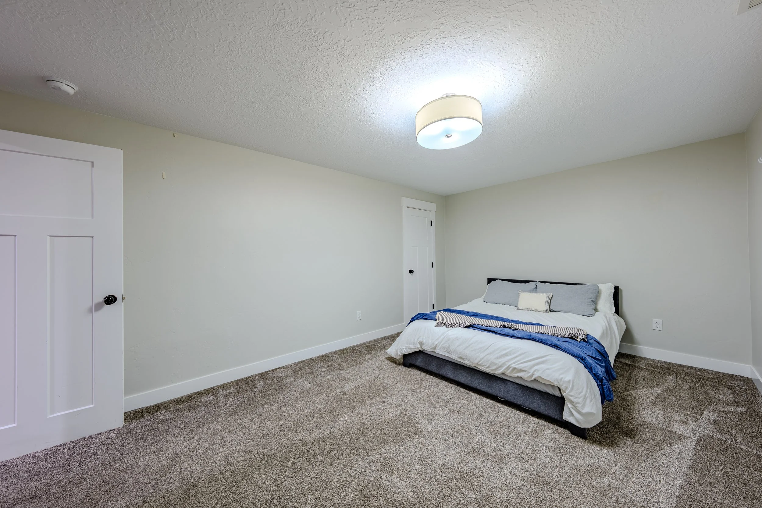 HDR Interior and Sony photos of Chen - Mitten-46.jpg