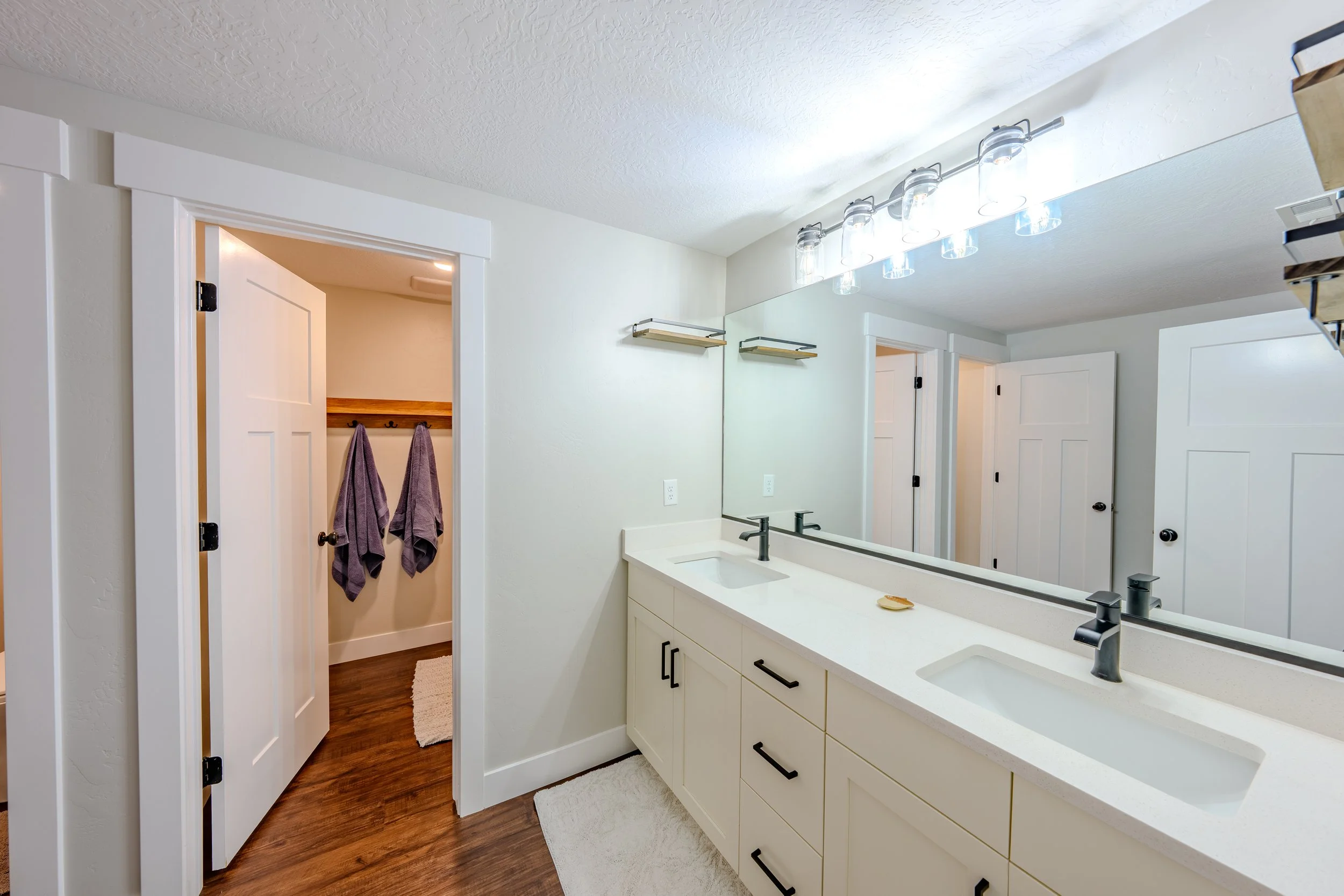 HDR Interior and Sony photos of Chen - Mitten-52.jpg