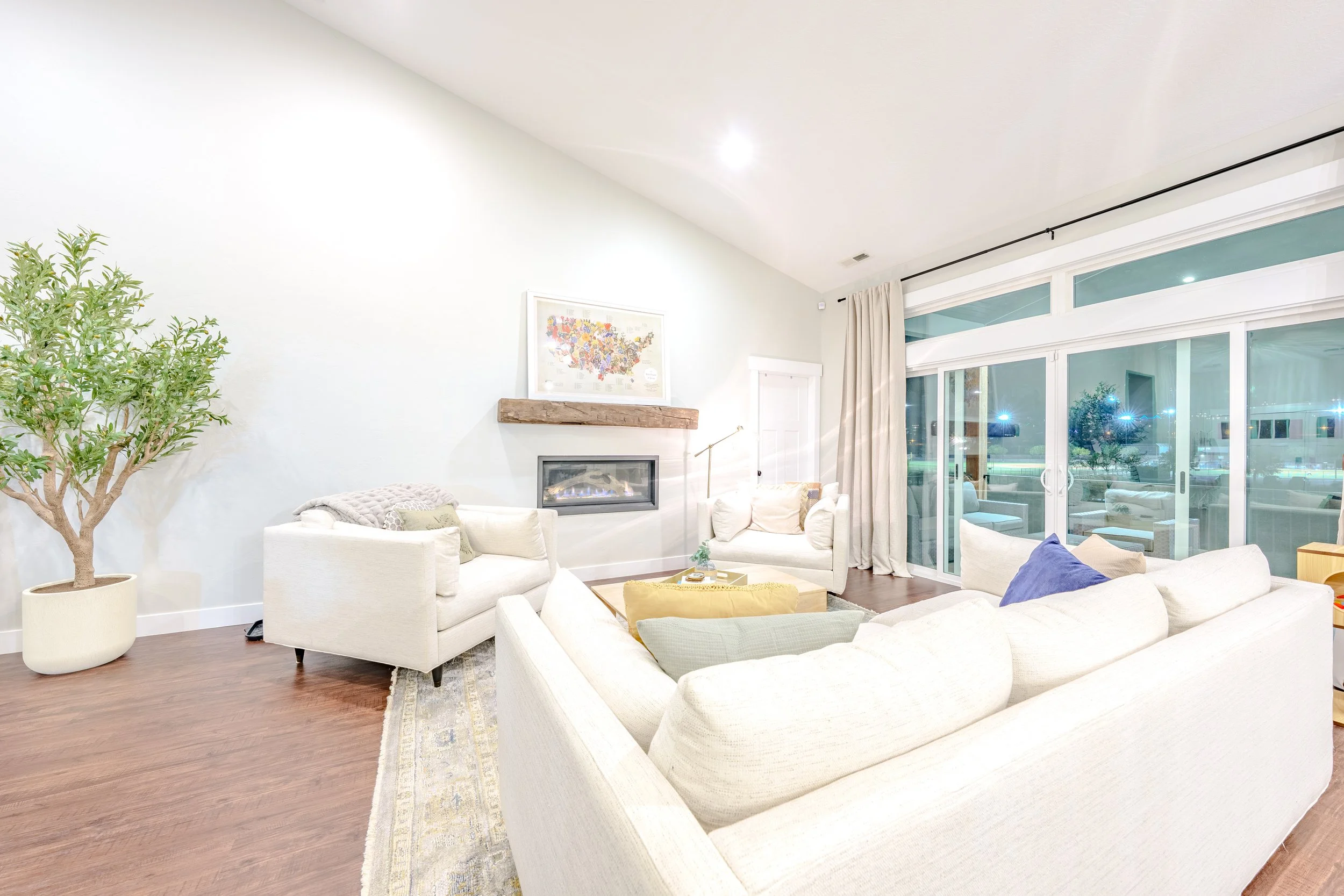 HDR Interior and Sony photos of Chen - Mitten-72.jpg