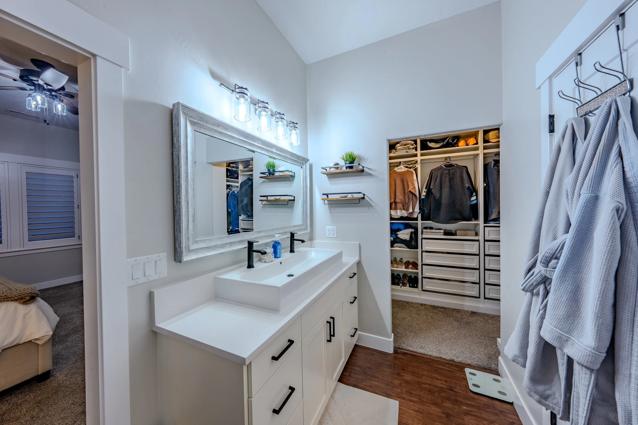 HDR Interior and Sony photos of Chen - Mitten-36.jpg