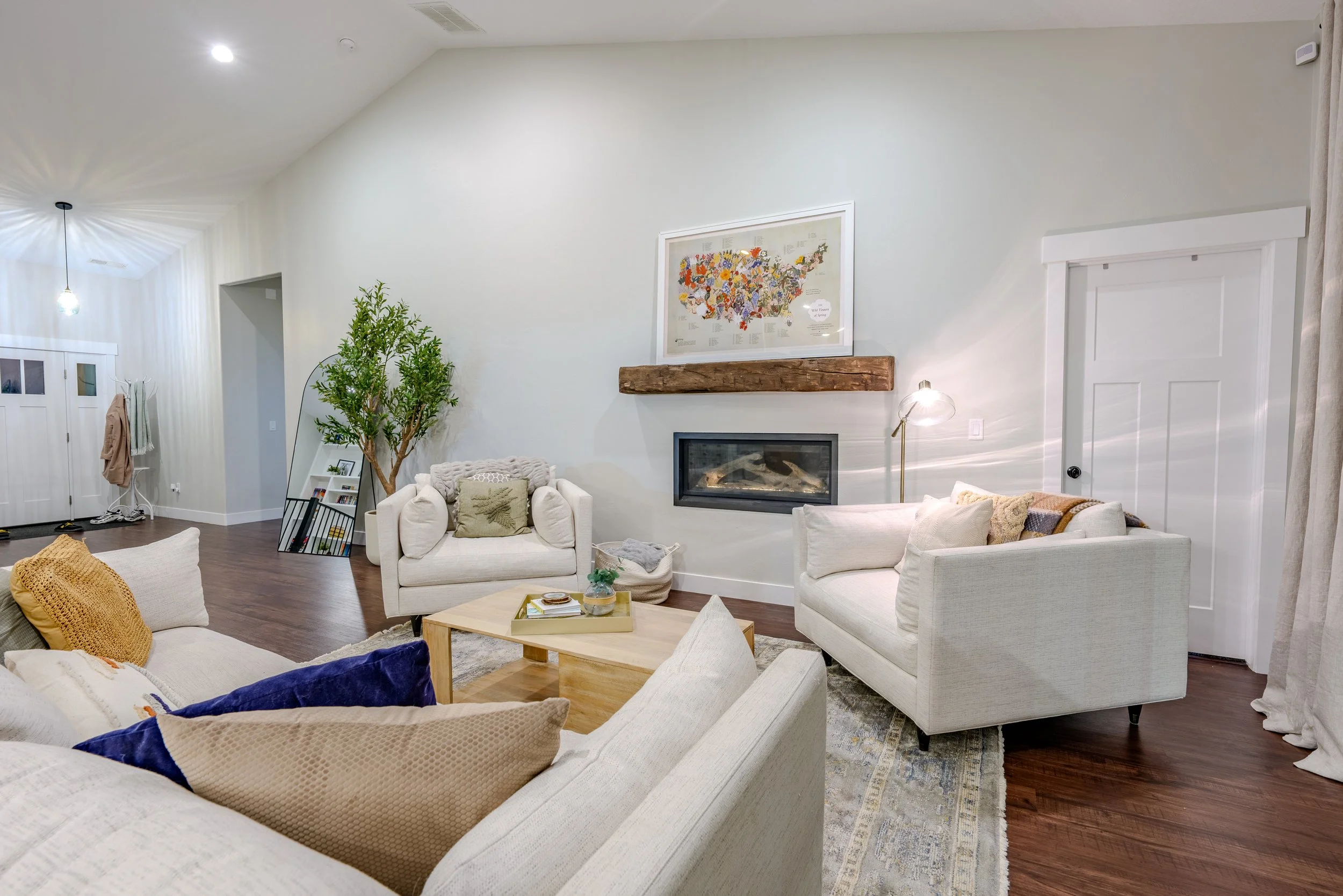 HDR Interior and Sony photos of Chen - Mitten-65.jpg