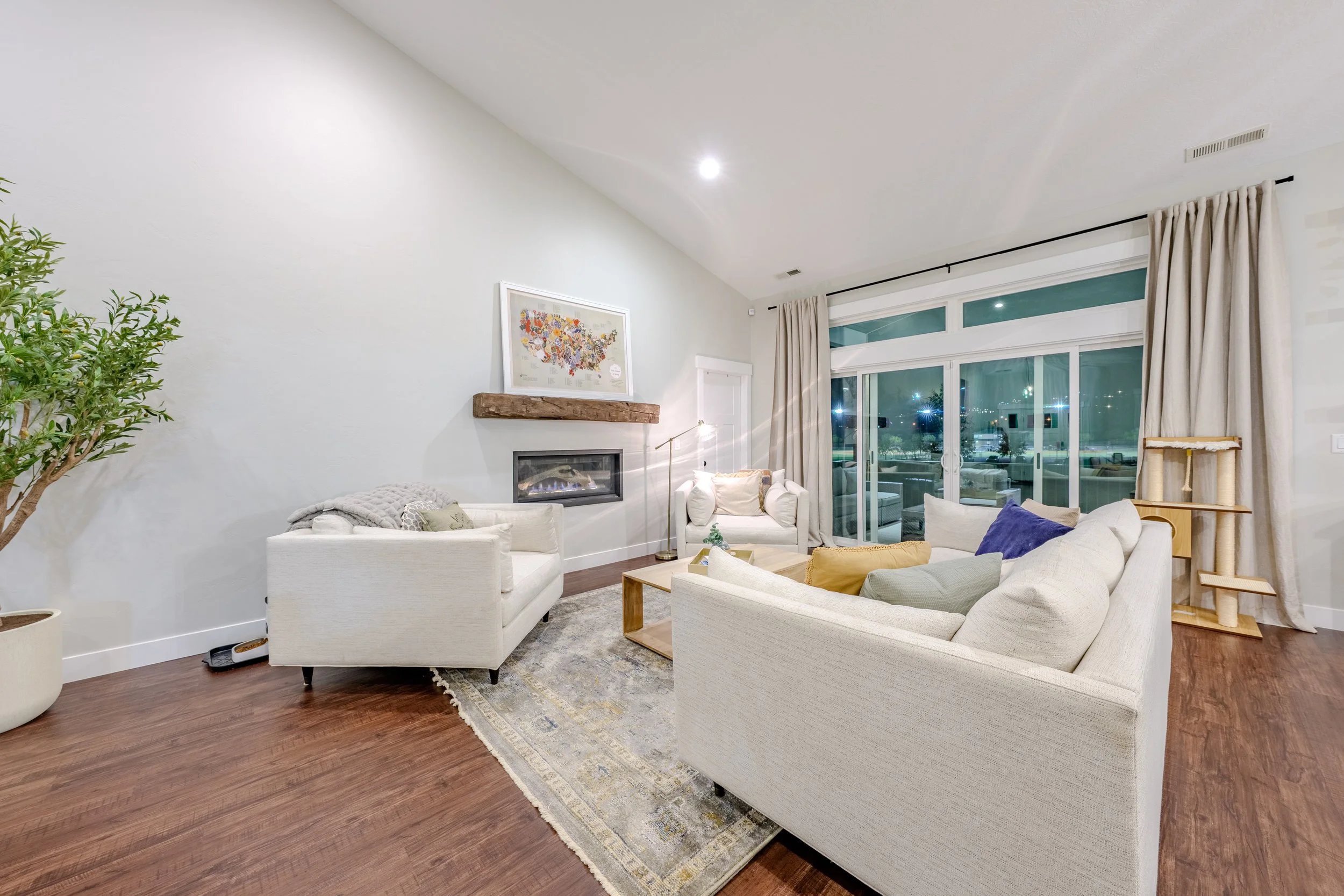 HDR Interior and Sony photos of Chen - Mitten-70.jpg