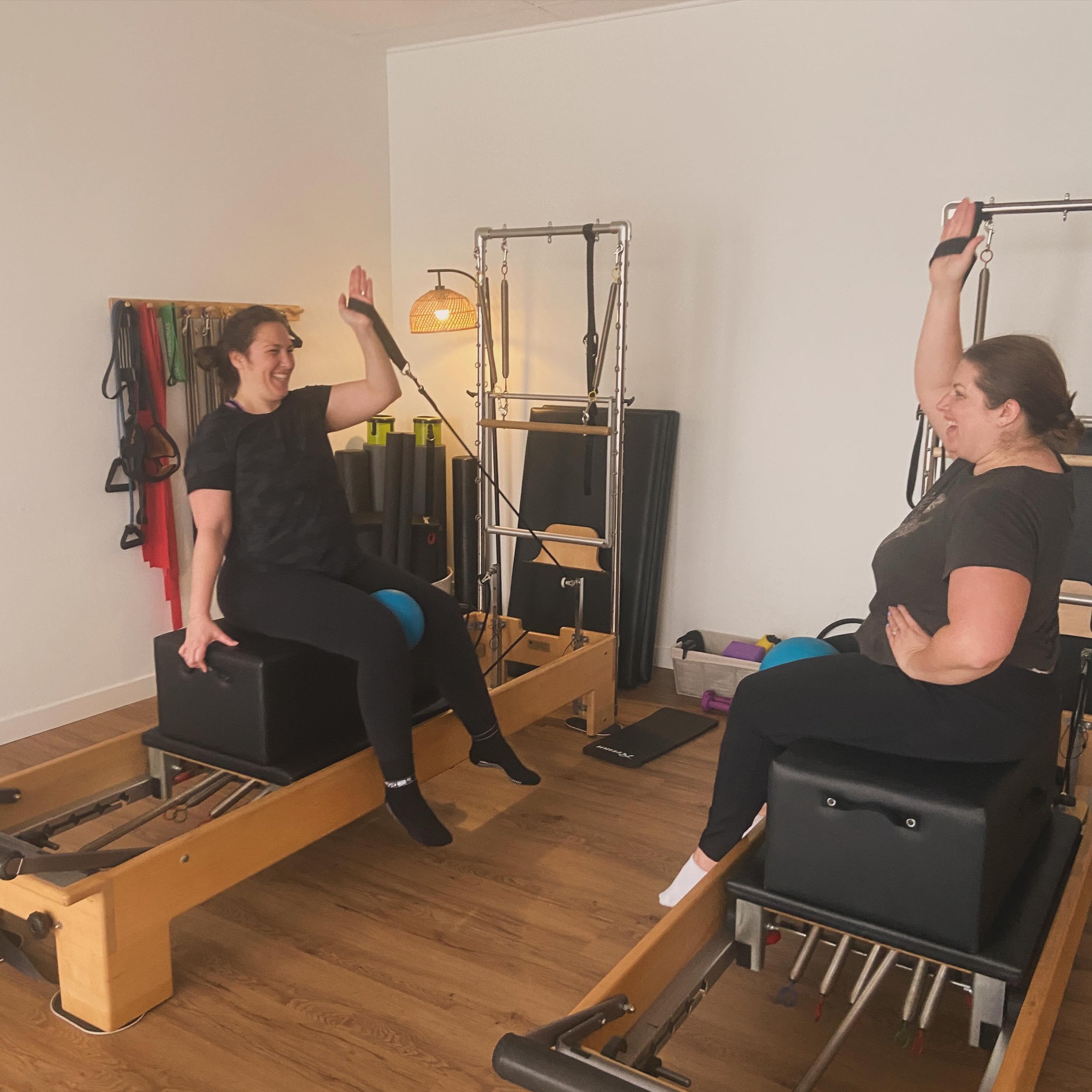 Happy Friend Friday 🧡

Working out with your Bestie is the best !

😘 @christinecall @kellycohen29 

#pilatesstudio #pilateslovers #pilatespower #pilatespower #pilatesreformer #pilatesinstructor #bestfriends #workoutmotivation #fridayvibes #fridayfr