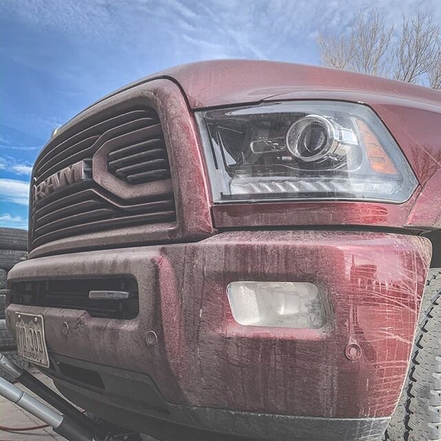 Who doesn&rsquo;t love this front end?!? 😍 It&rsquo;s dirty but that&rsquo;s what a truck is for from time to time. #Ram #2500 #Beautifulday #Trucks #Instagram #Sunday #Cummins #TurboDiesel