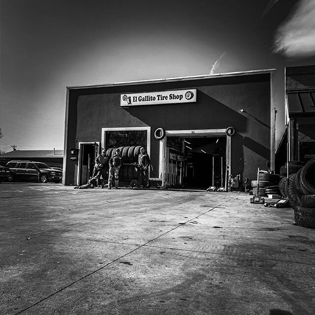 When you&rsquo;re the only shop open on Super Bowl Sunday. 🙌 😂
.
.
.
#superbowl #superbowl2020 #superbowlliv #sunday #sunny #work #tires #football