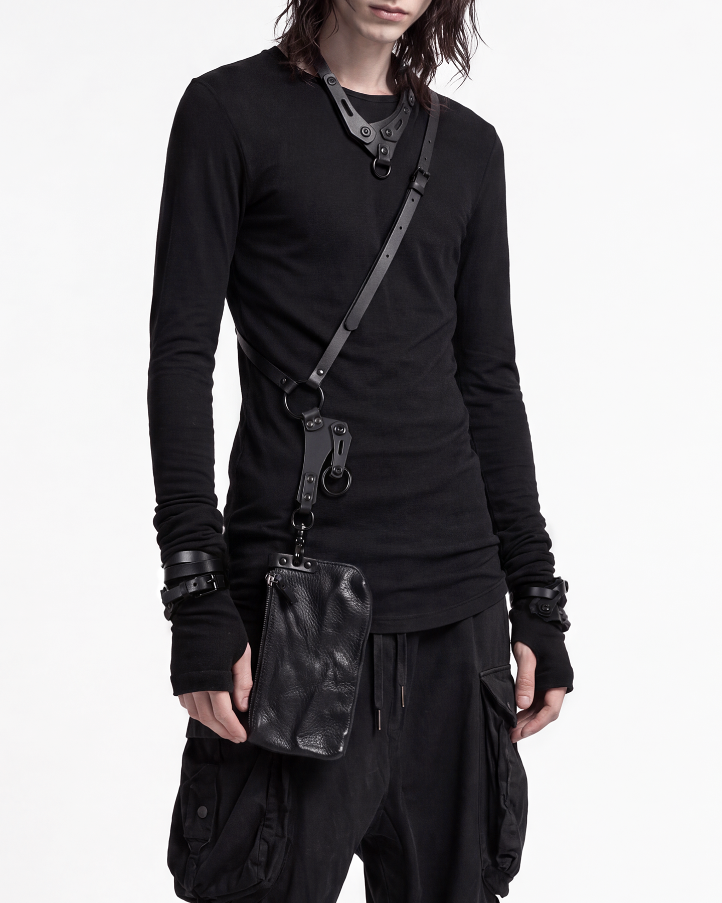 IVES Black Phone Pouch TEO+NG 5.png