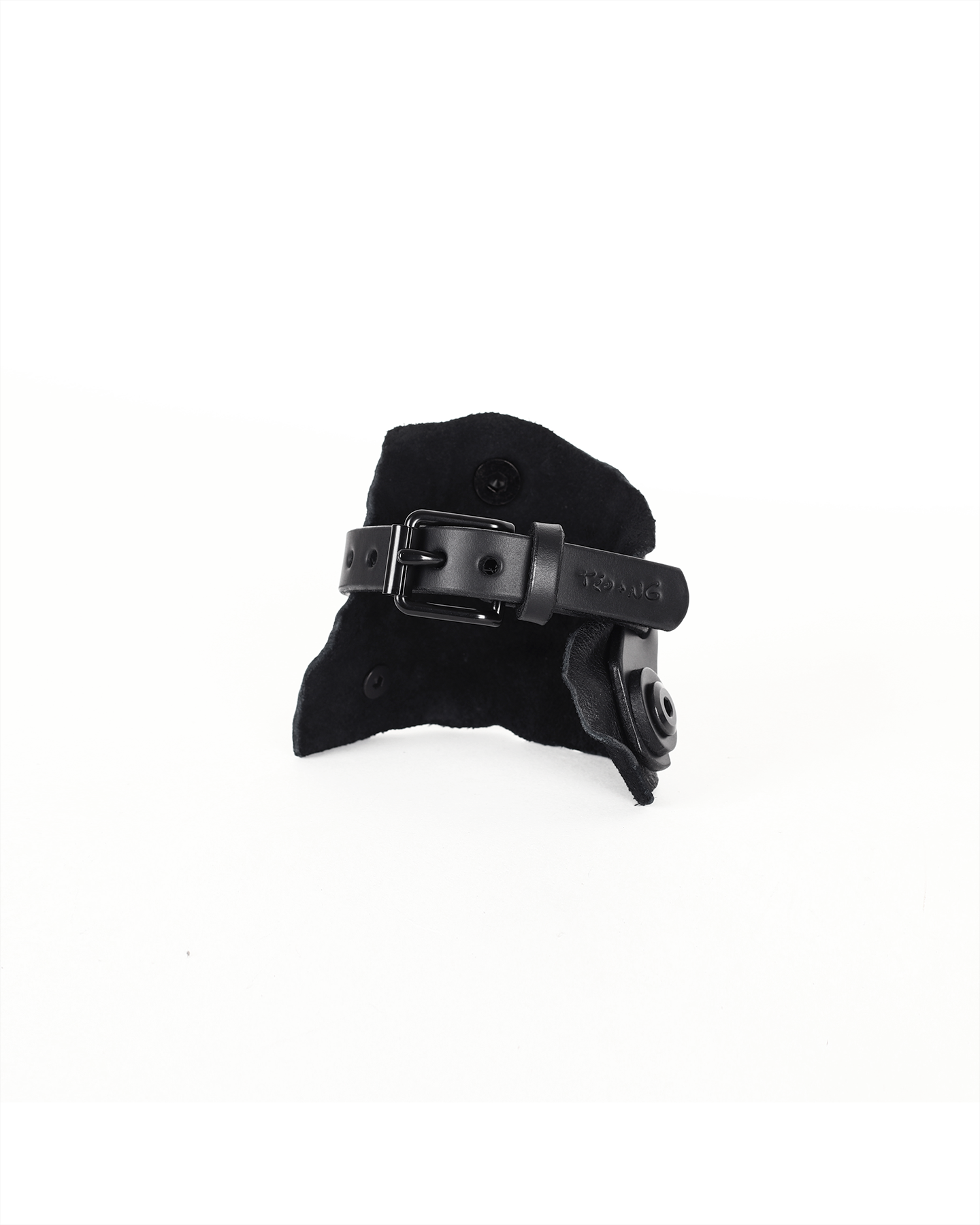 OYKA Black Cuff TEO+NG 3.png