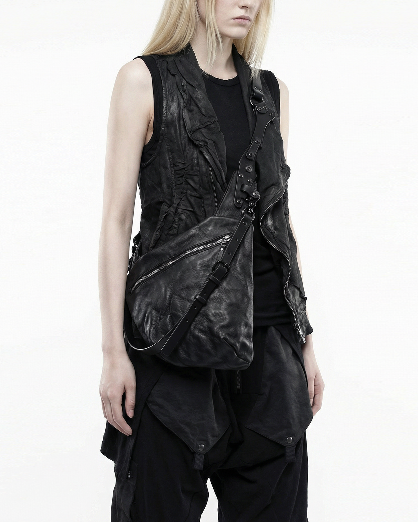 MAEL BLACK CROSSBODY BAG - TEO+NG 6.png