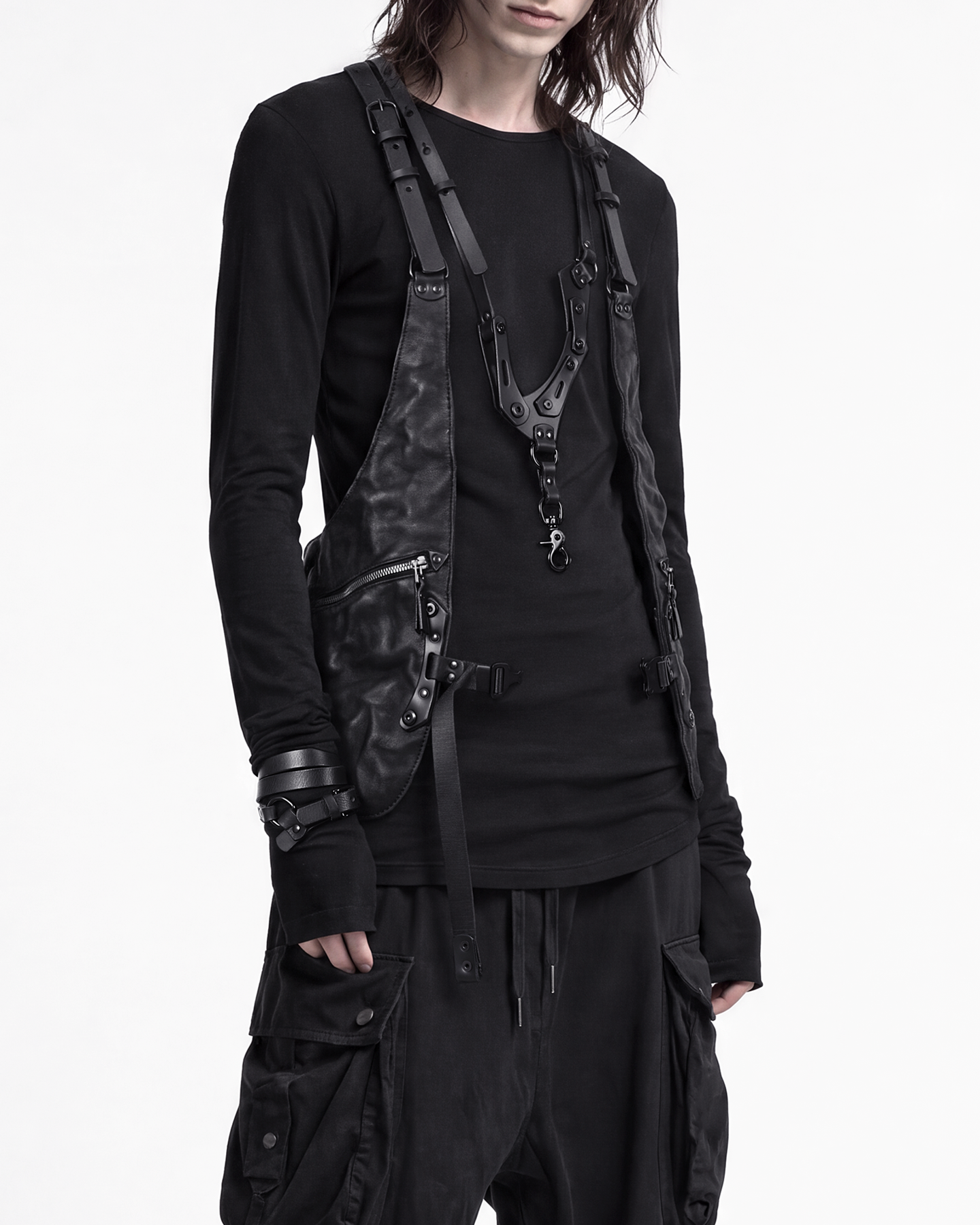 BYKO Black Necklace TEO+NG 3.png