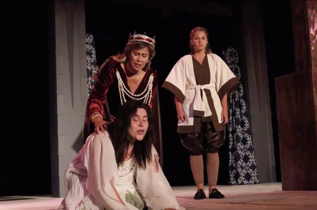  Queen Gertrude and Ophelia 
