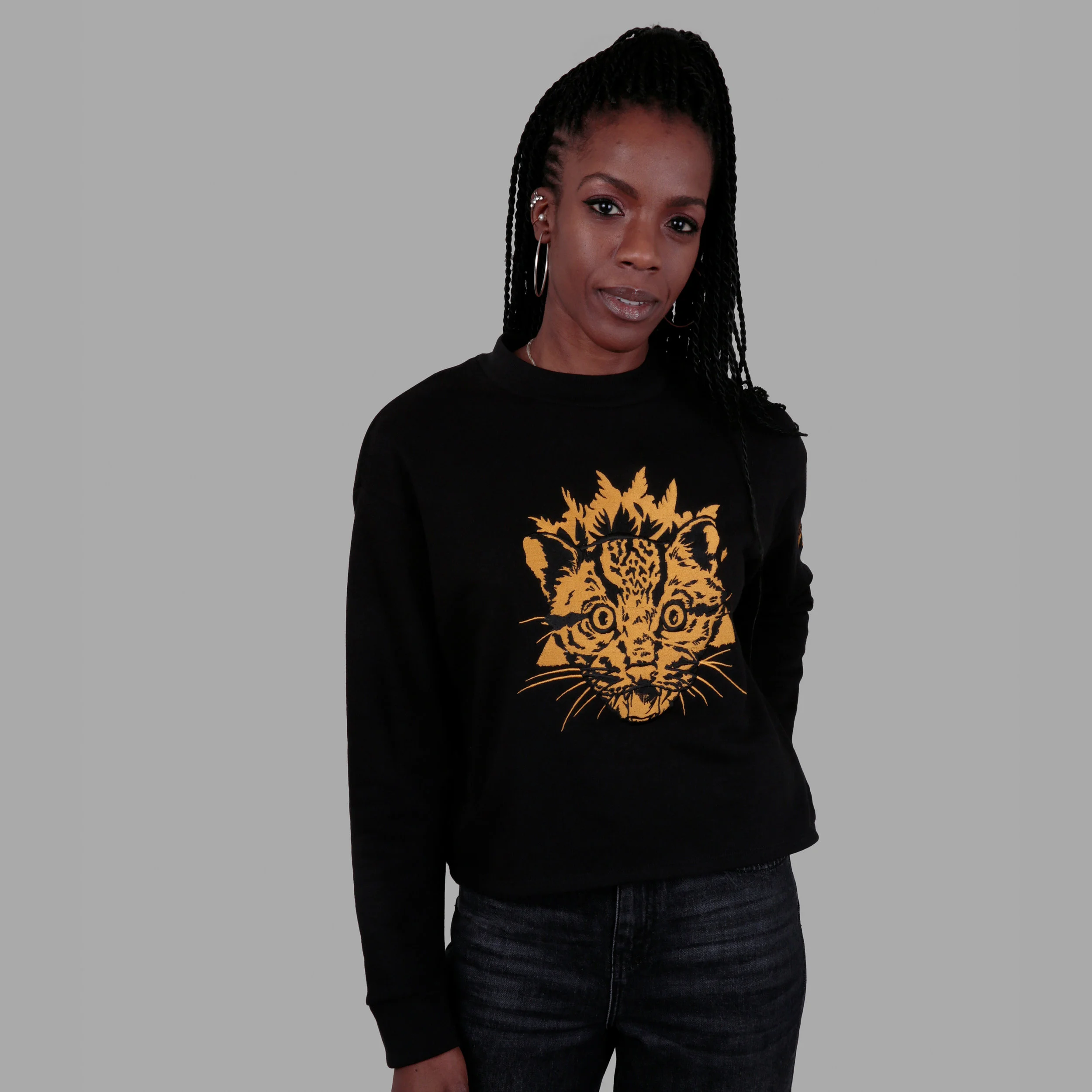 Model Kahn Sweatshirt..jpg