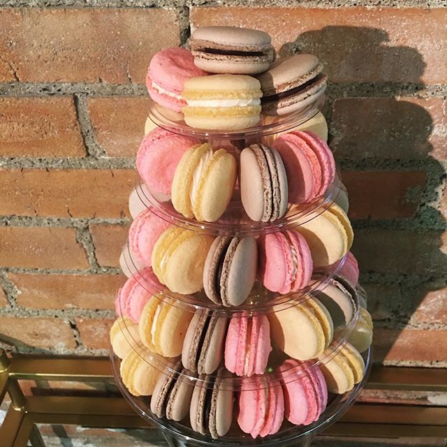 Happy 100th Day of 2017!! We cannot believe how quickly time is flying by. Check out the latest tower we did for a special couple #macaronmonday #frenchmacarons #dallasbaker #dallasevents #dallasweddings