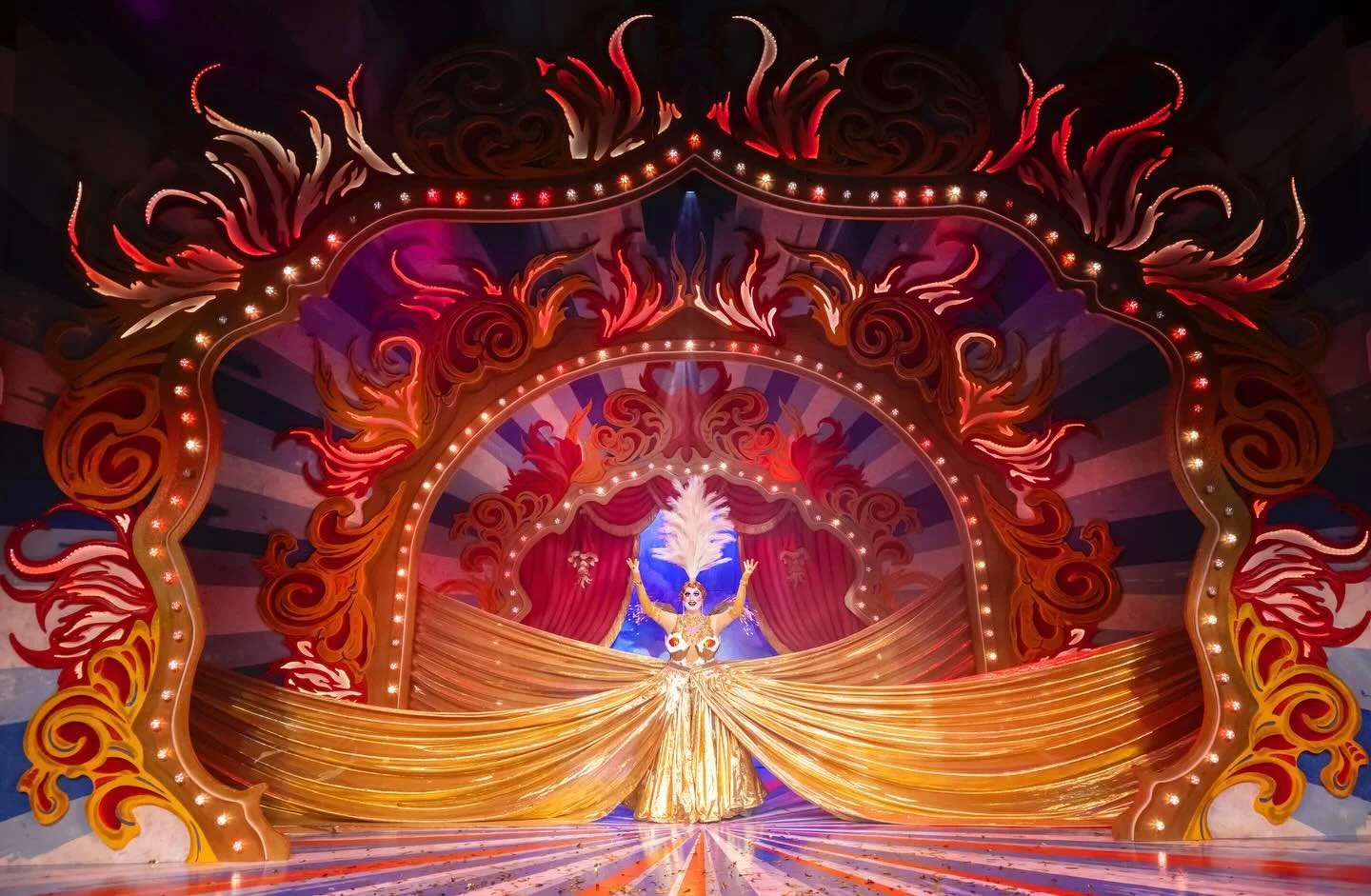 Last panto post for a while! So here are some juicy wides taken by the incredible @peachyraith 🫶✨ showing some of the many different locations we travelled to in the show 🎪 Endless thanks to the brilliant @mercurytheatrecolchester team for bringing