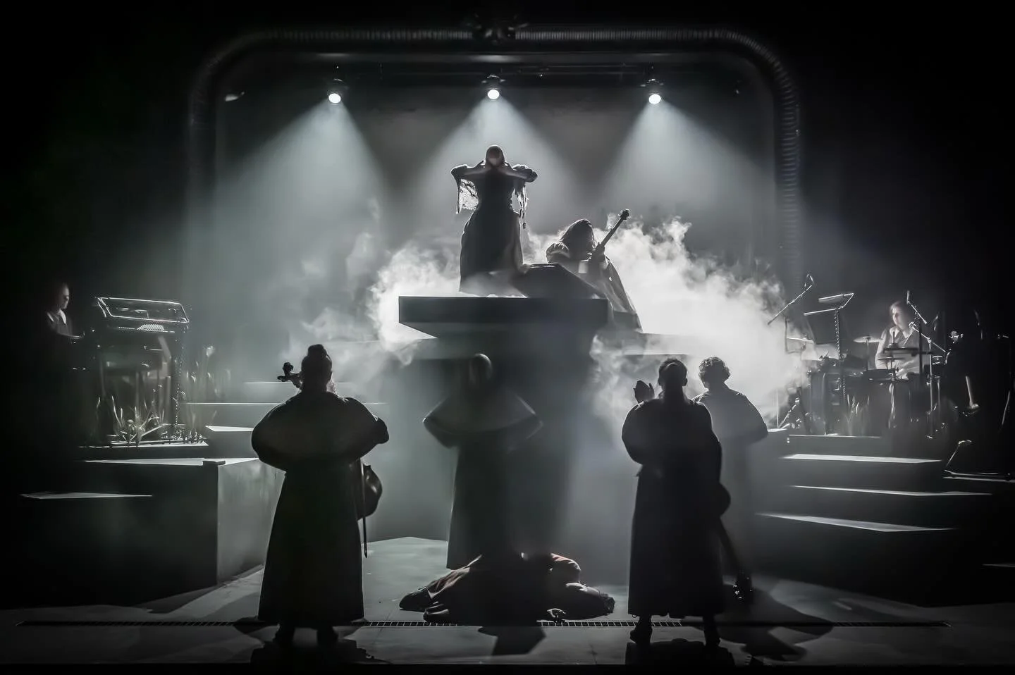 #Coven A scorching new musical based on England&rsquo;s most notorious witch trails. On at @kilntheatre until 17th January 🔥🔥🔥🔥🔥

📸 @marcsbrenner

Cast
@allysonavabrown | Nell/Elizabeth
@rachel_e.b | Ensemble
@gabbybro1 | Jenet
@shilohcoke | Fr