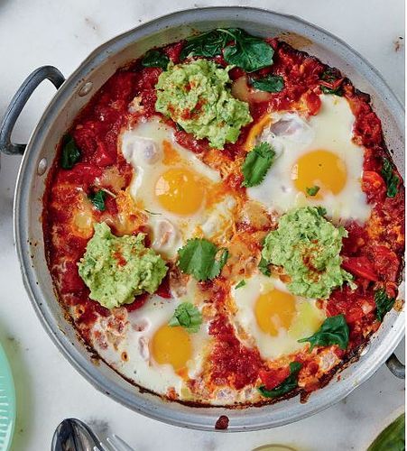 What you will need; Avocado, spincach, 2 eggs, Spring Onions, 2 Garlic Cloves, Paprika, tinned tomatoes 