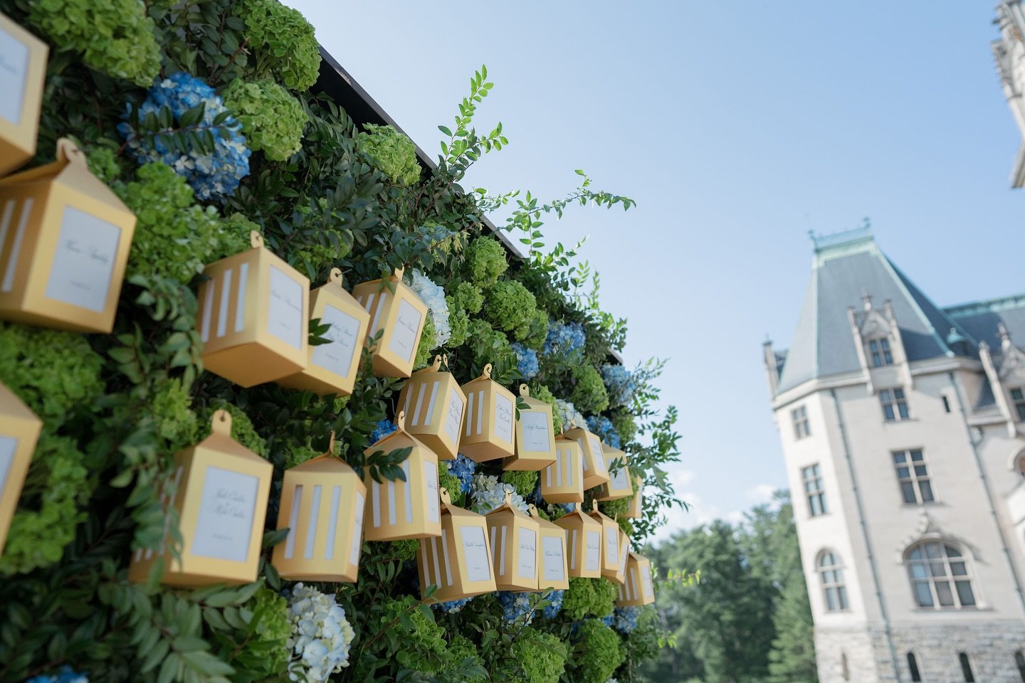 Hydrangea heaven for a @biltmoreestate wedding 🌳 Hard to pick a favorite- escort card backdrop, tent entrance pieces or the reception bars. 
Venue @biltmoreweddingsnc @biltmoreestate 
Planning & Design @twineevents 
Photos @corbingurkin 
Floral