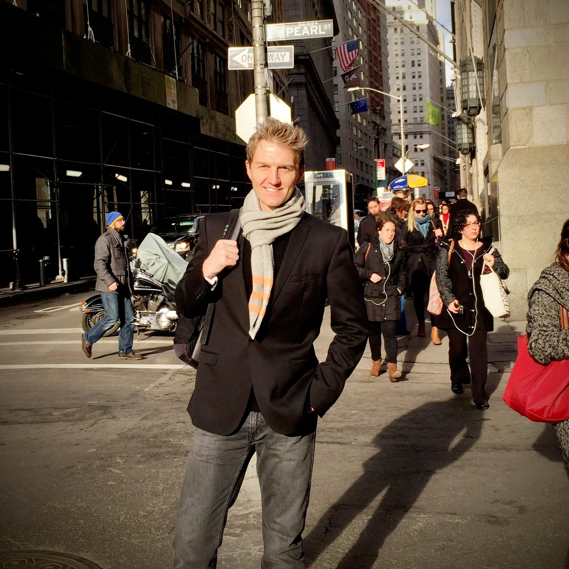 PROFILE PHOTO R_HOLL 02.JPG