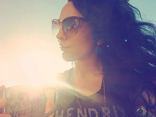 Mornings are for coffee and contemplation βοΈοΈ #sunshine #goodmorning #coffeeandcontemplation #strangerthings #happy #girl #singersongwriter #newmusic #unsigned #artist #studiosession #worktime #wednesday #dontquityourdaydream