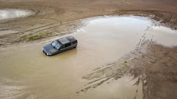 Off-Road Review: 2026 Rivian R1S greets Canada with polite off-road ability