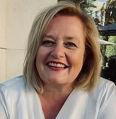 Charlotte Hey Headshot.jpg