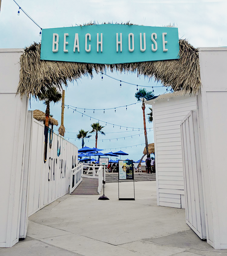 Signage_BeachHouseEntrance.png