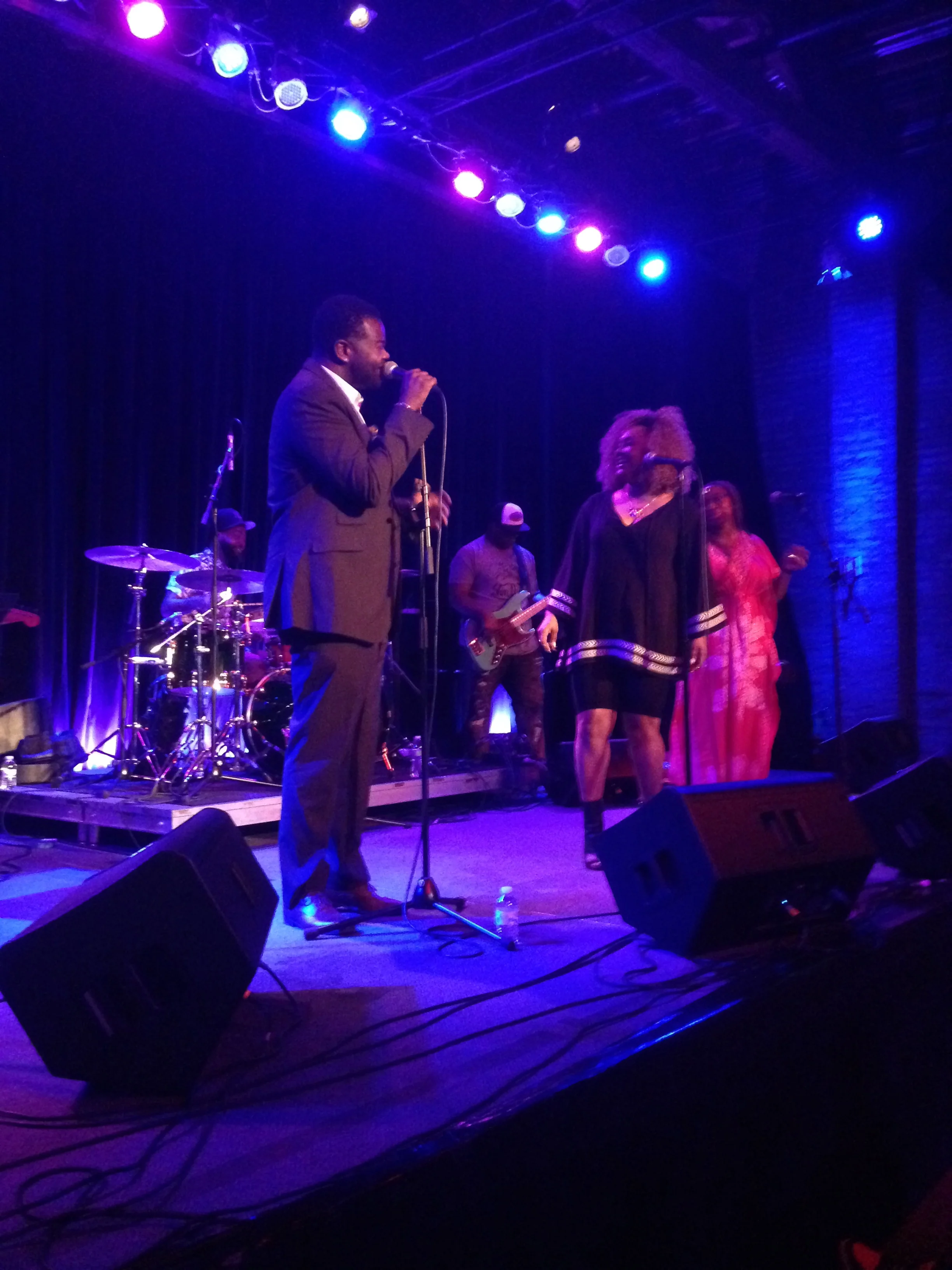 DEMOND READ, ISA, AND ANGÉLE ANISE +THE BAND
