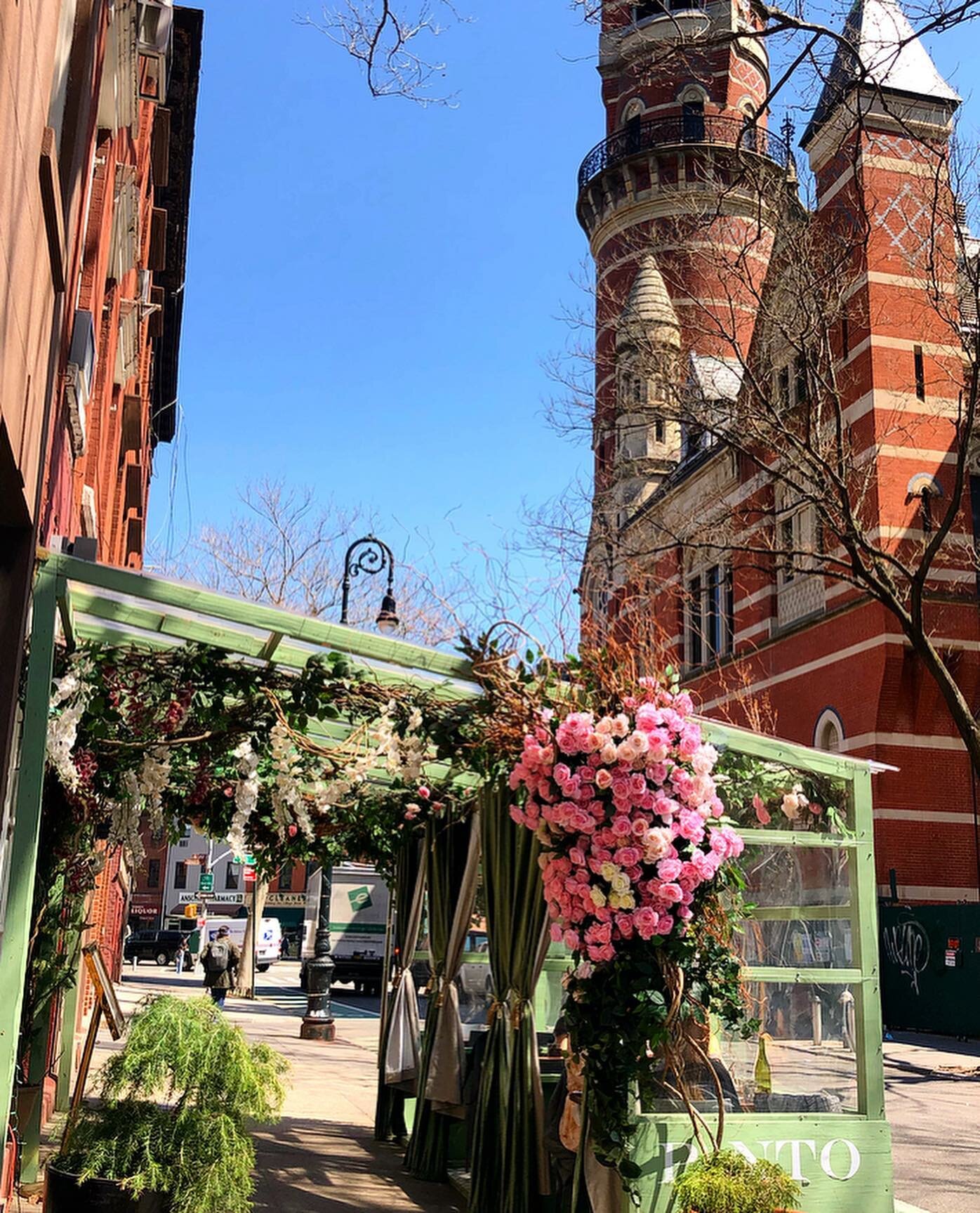 Spring has sprung in NYC! 🌷 THANK GOD 😂 Winter was rough here, with most of the city basically shut down for the last six months. But the vibes are strong now, and it feels pretty darn good to be back in action here. 💐🌸💐 PLUS, I&rsquo;m getting 