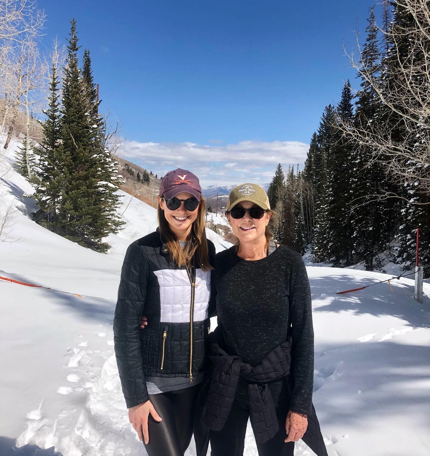Just two Florida girls who can&rsquo;t get enough of winter. ❄️🌲⛷