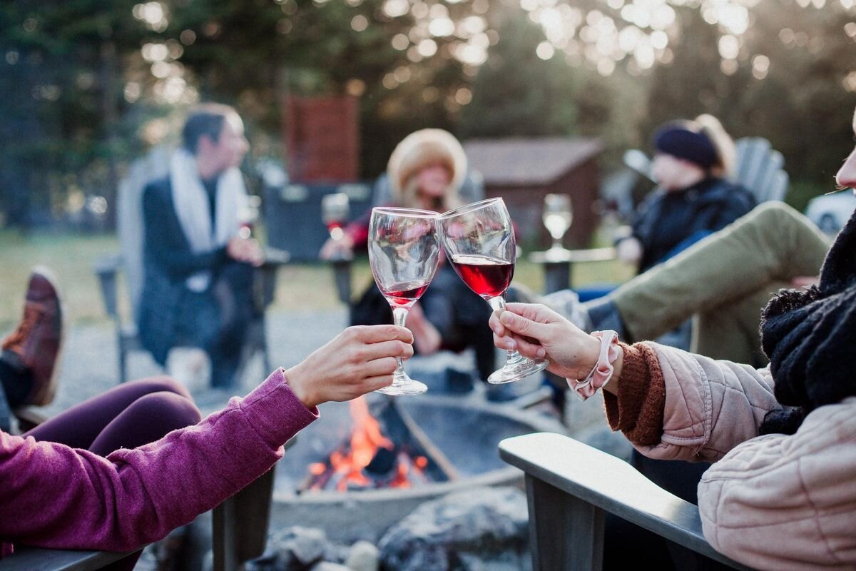 It&rsquo;s Friday, cheers! sit around the fire, celebrate with friends, take in the special moments. 🍷

#Mendocinogrove #campfireseries #campmusic #annamaymusic #californiaadventures #visitmendocino #wine #winetime #friday #fridayvibes